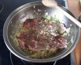 Foto del paso 3 de la receta: 61. Chuletas de aguja en salsa
