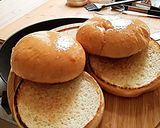 Foto langkah ke 2 dari resep Double Cheese Burger Pedas / 매콤 더블 치즈버거 (Tren Korea).