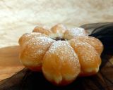 Foto langkah ke 7 dari resep Floral-Shaped Doughnuts | Donat Bunga.