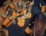 A picture of step 7 of Oyster mushroom Chinese stir fry.
