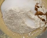 Une image de l'étape 1 de Donuts au sucre et glaçage caramel.