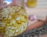 Foto del paso 4 de la receta: Tres conservas de ajo 🧄 Tres formas de tener ajo listo 🧄 y aceite saborizado
