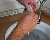 Foto del paso 1 de la receta: Chipirones del cantábrico rellenos en su tinta a la bilbaina