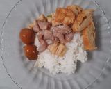 Foto langkah ke 5 dari resep Nasi Bakmoy Ayam Dengan Telur Puyuh Kecap.