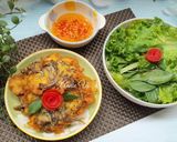 Hình bước làm 3 của món Cá cơm chiên bột cuốn rau sống