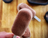Foto del paso 4 de la receta: Polo cremoso de chocolate (en moldes Lékué)