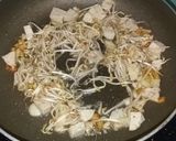 Foto langkah ke 4 dari resep Tumis toge bayam bawang putih.