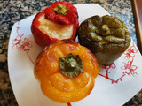 Pimientos tricolor rellenos de tortilla de patata al horno