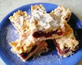 Reszelt meggyes pite recept fázis 5 fotója