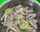 Hình bước làm 1 của món Chân Gà Sả Tắc