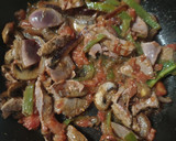 Foto del paso 4 de la receta: Hígado con pimiento y champiñones