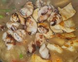 Foto del paso 5 de la receta: Chipirones y pechuga de pollo en salsa