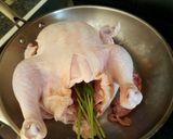 A picture of step 1 of Danggui Chicken soup当归参鸡汤.