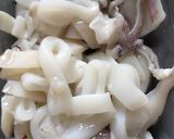 A picture of step 2 of Spaghetti al Nero and Papa Alfredo Pasta with Seafoods.