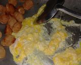 รูปขั้นตอนการทำที่ 3 ของ ข้าวผัดกุนเชียงปลาใส่ไข่