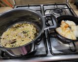 मटण बिर्याणी खास कुकपॅड टीमसाठी (Mutton Biryani Recipe In Marathi) रेसिपी स्टेप 3 फोटो 