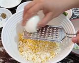A picture of step 1 of Eggs Balls.
