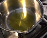 Une image de l'étape 3 de Sauce aux morilles,crème,oignon et vin rouge.