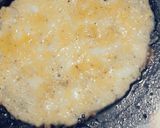 A picture of step 3 of Fried yolk egg.