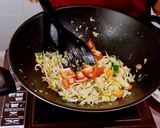 Foto langkah ke 3 dari resep Kwetiau ayam bumbu iris.