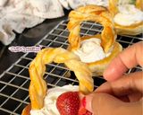 Foto langkah ke 8 dari resep Puff Pastry Baskets Merah Putih.