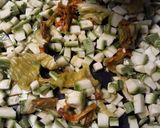 Foto del passaggio 1 della ricetta Polpette di zucchine e ricotta (o mozzarella)