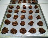 Foto langkah ke 5 dari resep Cookies Coklat Kacang.