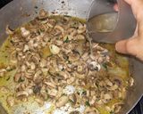 Foto del passaggio 4 della ricetta Scaloppina con i funghi