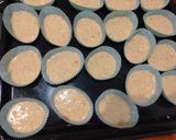 Diós-fehércsokis muffin és áfonyaöntet recept fázis 3 fotója