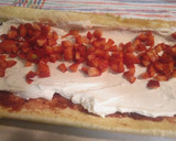 Foto del paso 7 de la receta: Brazo de gitano con nata y fresas