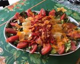 Une image de l'étape 10 de Salade d'asperges aux poivrons, tomates, laitue rouge et mimolette.