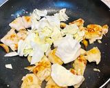 鹽麴雞炒高麗菜的食譜步驟3照片