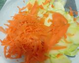 Foto langkah ke 2 dari resep Zucchini Salad with Asian Dressing.