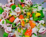 Hình bước làm 3 của món Hộp Cơm Vui Vẻ 4: (Thịt kho mắm ruốc sả, mực xào ớt...)