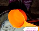 A picture of step 3 of Rose Mahalabiya.