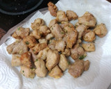 Foto del paso 4 de la receta: Cerdo frito con salsa de champiñones al ajillo y arroz blanco