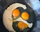 Φωτογραφία βήματος 1 της συνταγής Scrambled Eggs με Σολομό
