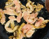 A picture of step 2 of Chicken Mushroom Carbonara.