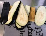 Une image de l'étape 1 de Aubergine grillée aux épices anardana.