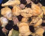 Foto del paso 8 de la receta: Pollo de corral con ciruelas