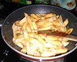A picture of step 4 of Chilli pasta.