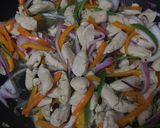 Foto del paso 3 de la receta: Tacos dorados con fajitas de pollo