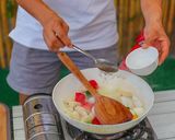 รูปขั้นตอนการทำที่ 8 ของ ไก่ผัด พริกหวาน อร่อยไว ได้ประโยชน์👍