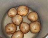 A picture of step 1 of Aloo puri.