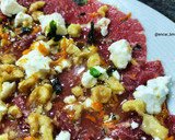Foto del paso 7 de la receta: Carpaccio de ternera con queso de cabra y aliño de naranja y miel