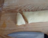 Sajtos vajas fokhagymás kelt hàromszög recept fázis 4 fotója