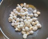 A picture of step 1 of Makhana Curry.