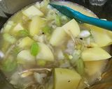 Gambar langkah 2 resipi Potato Leek Soup with Chives.