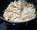 รูปขั้นตอนการทำที่ 3 ของ ผัดถั่วงอกไข่ขาว/ ไข่แดง