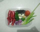 Foto langkah ke 2 dari resep Ikan Kembung Suwir Balado.